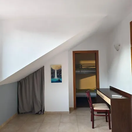 Lara's Cosy 200 M From Lift *