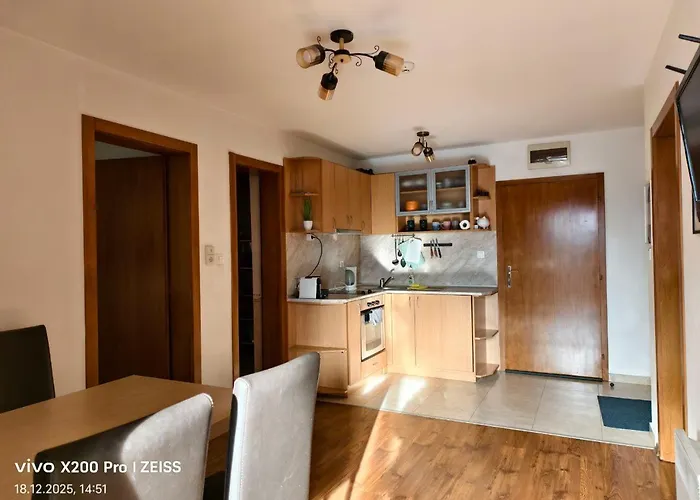 Lara's Cosy 200 M From Lift