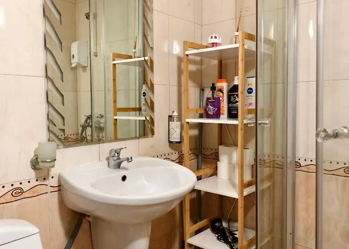 Lara's Cosy 200 M From Lift *