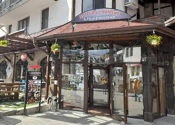 Lara's Cosy 200 M From Lift Apartment