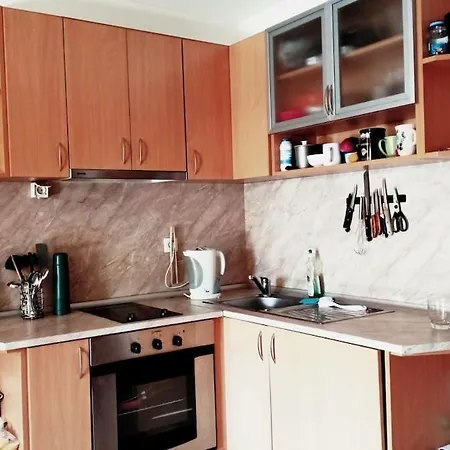 Διαμέρισμα Lara's Cosy 200 M From Lift *