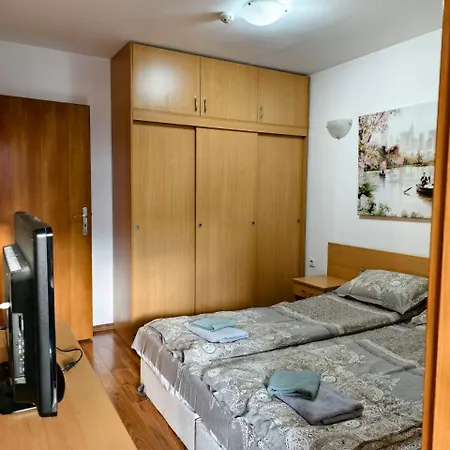Lara's Cosy 200 M From Lift Appartamento Bansko
